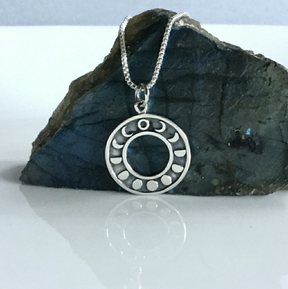 Adorable💕Phases of the Moon Necklace Ring